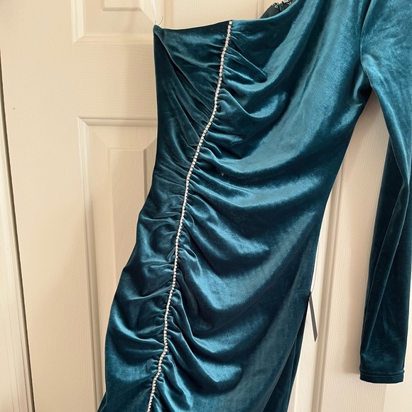 Lulus velvet dress, NWT - Picture 3 of 4